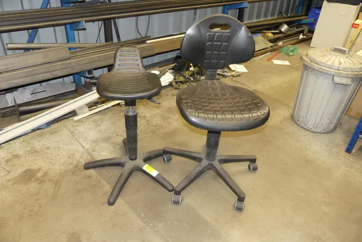 2x Werkstatt-Bürostuhl
